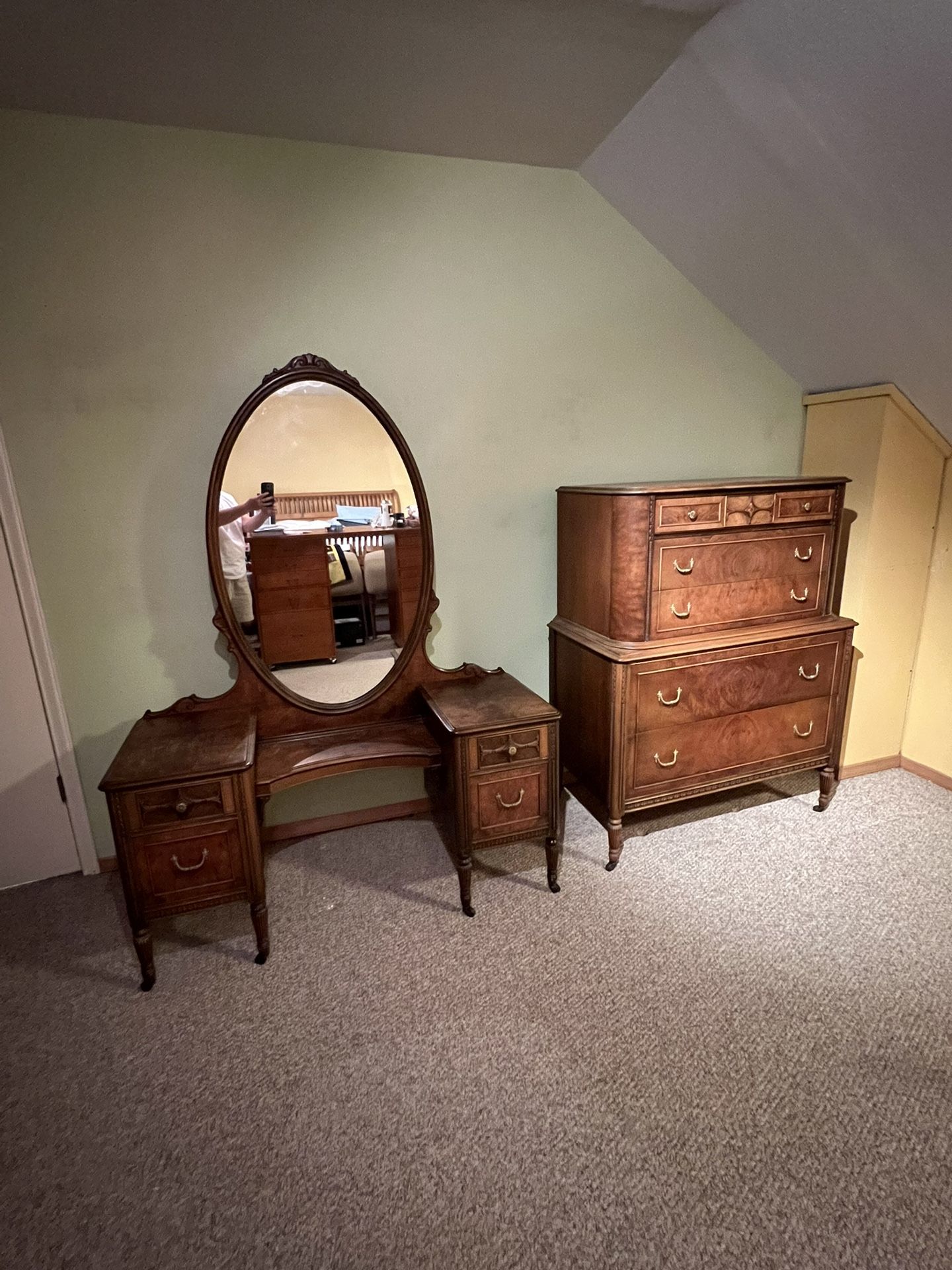 Antique Bedroom Furniture