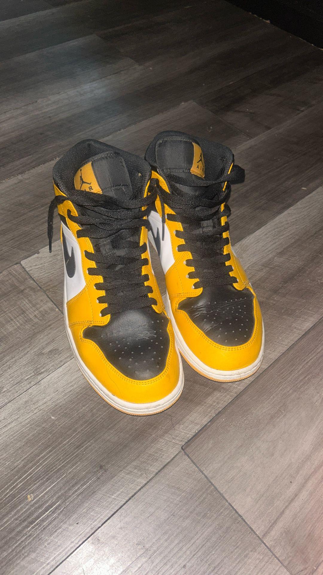 Air Jordan 1 Mid