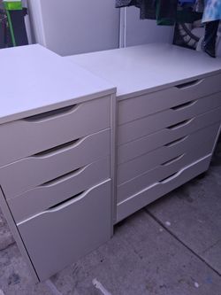 2 white rolling 4 and 6 drawer dressers