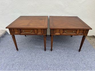 Vintage Pair of Hekman Side / End Tables
