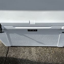 Yeti tundra 210