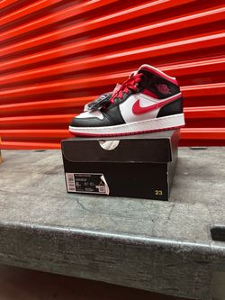 Jordan Mids  (WMNs)- Red/Black/White