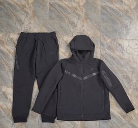 Black Nike Tech Fleece Set