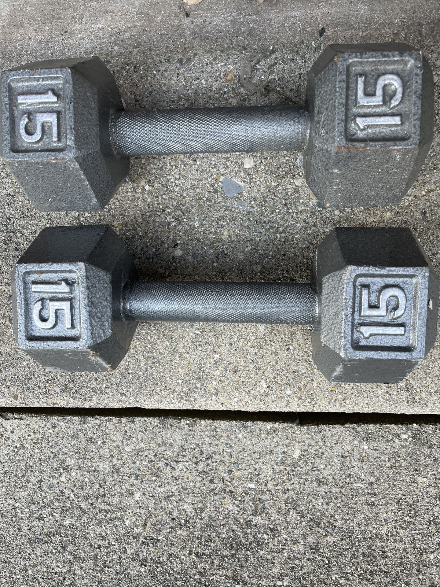 15 lb Pair Hex Cast Iron Dumbbells -30 lbs Total Used Hand Weights