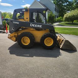 2014 John Deere Skid steer 326e