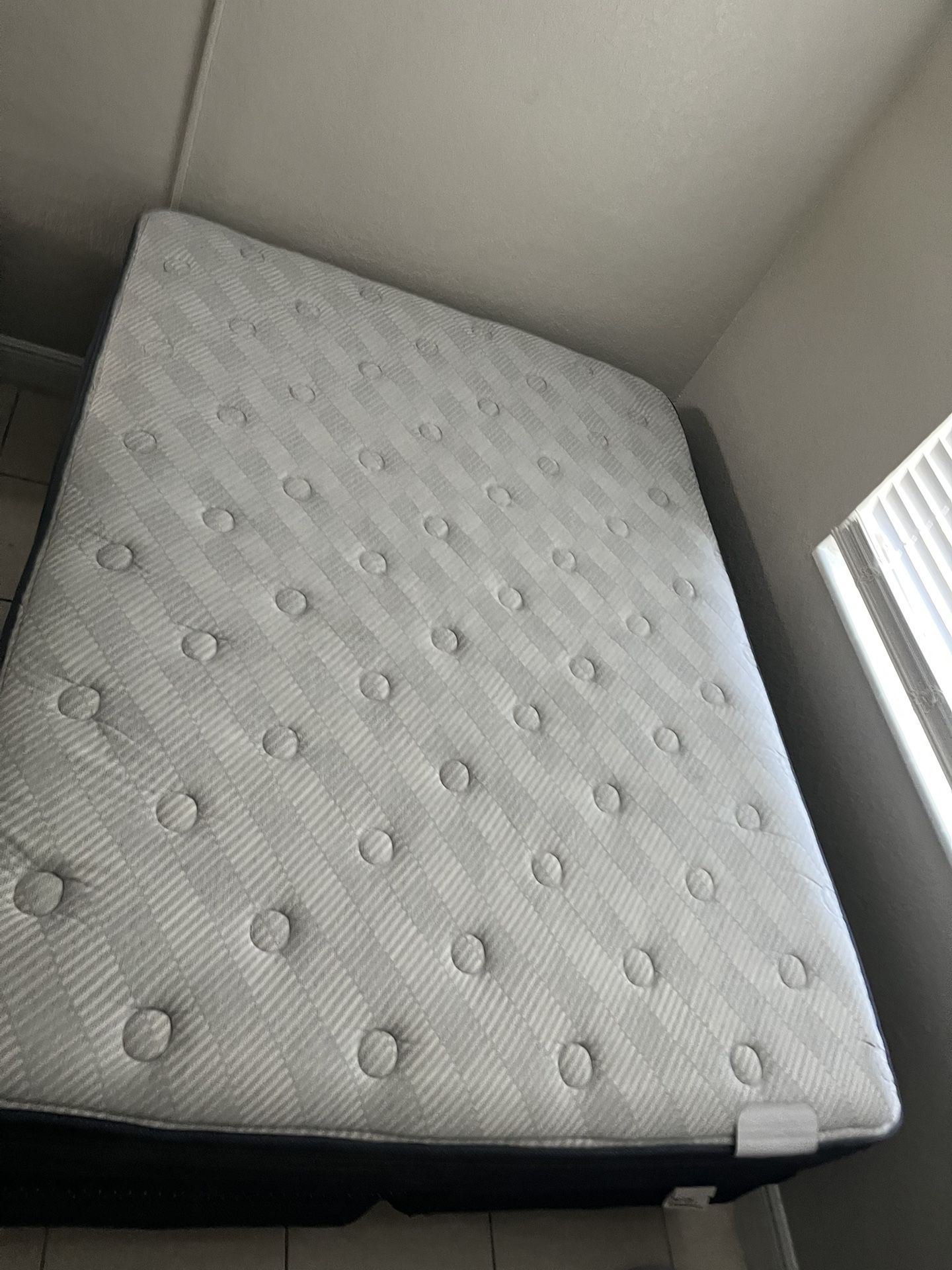 Queen Size Mattress And Box Spring