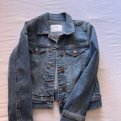 Old Navy Jean Jacket Size Small  6-7 Kids 
