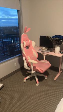 Gaming chair and table with monitor