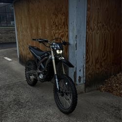 2025 Surron Ultra Bee (NO TRADES)