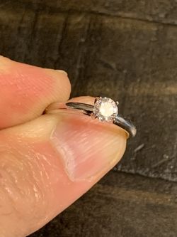 High Quality and Beautiful Engagement Diamond Ring
