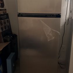 Frigidaire 7.5 Cu. ft. Top Mount Refrigerator