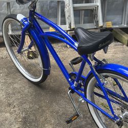 Blue Schwinn signature unisex  largo 7 26’ cruiser with a gear changer
