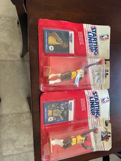 Staring line up action figures