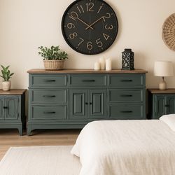 Bedroom furniture set 