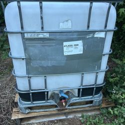 Tote Water Tank Ready For Use With Water Hose 