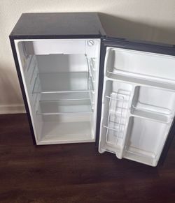 Mini Fridge Clean