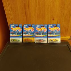 HOT WHEELS 2000 SNACK TIME SERIES COMPLETE SET OF 4 CARS 1:64 SCALE.