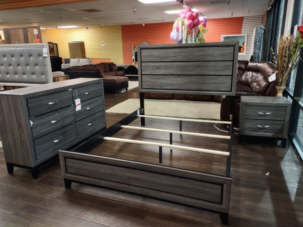 4pc Queen Bedroom Set Grey.  Queen  Bedframe Dresser Mirror Nightstand