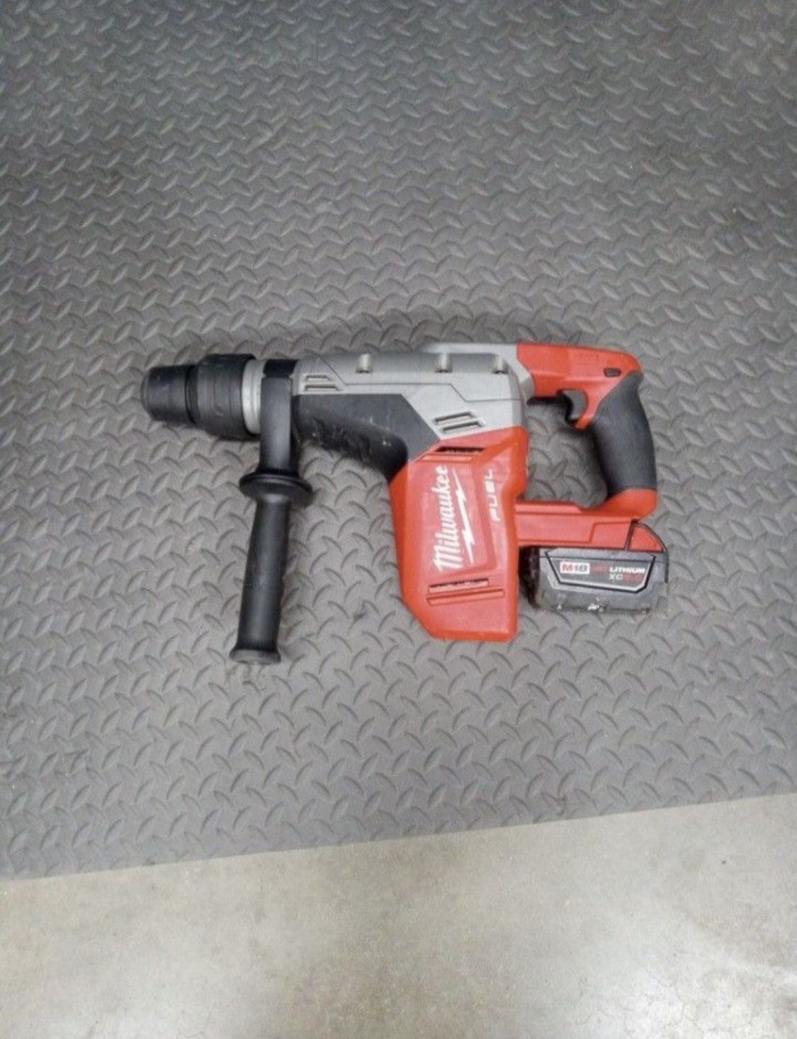 Milwaukee M18 FUEL Brushless Cordless 1-9/16 in. SDS- Max Rotary Hammer tool with 5.0 Battery Used