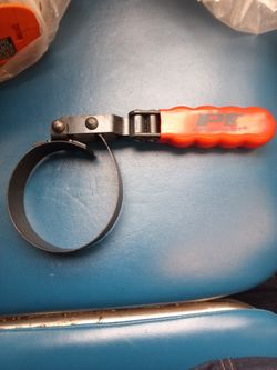 PERFORMANCE TOOL Swivel Oil Filter Wrench! Range 3-1/2in TO 3-7/8in