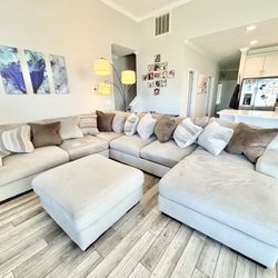 Stylish 6-Piece Sectional with Ottoman - Excellent Condition!