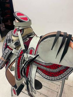 Nueva montura charra bordada de cantinas desmontables