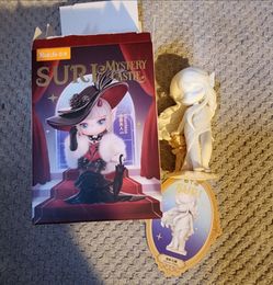 Suri Mystery Castie Figure