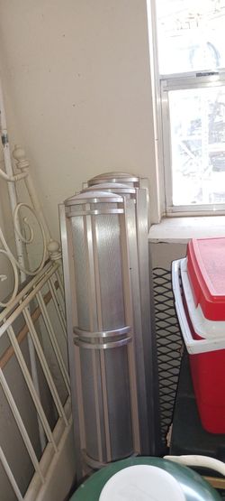 3 Lights  Fixtures .