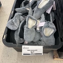 Auden Women’s Faux-Fur Slipper Socks