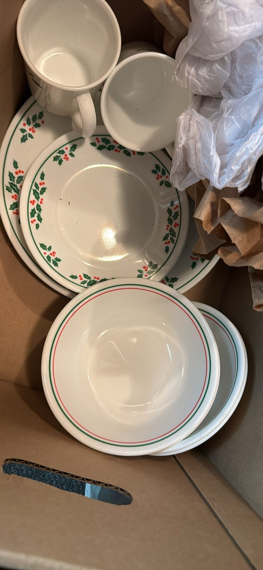 Corelle Christmas Dishes Set For 4