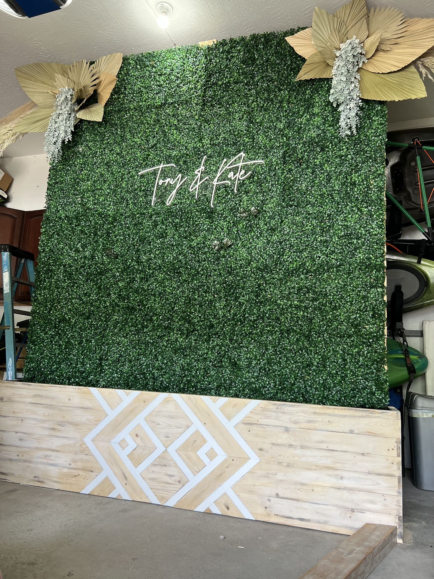 11.5’ Boxwood Backdrop With Base