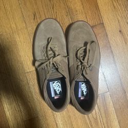 Vans 9.5 NEVER BEEN WORN! 
