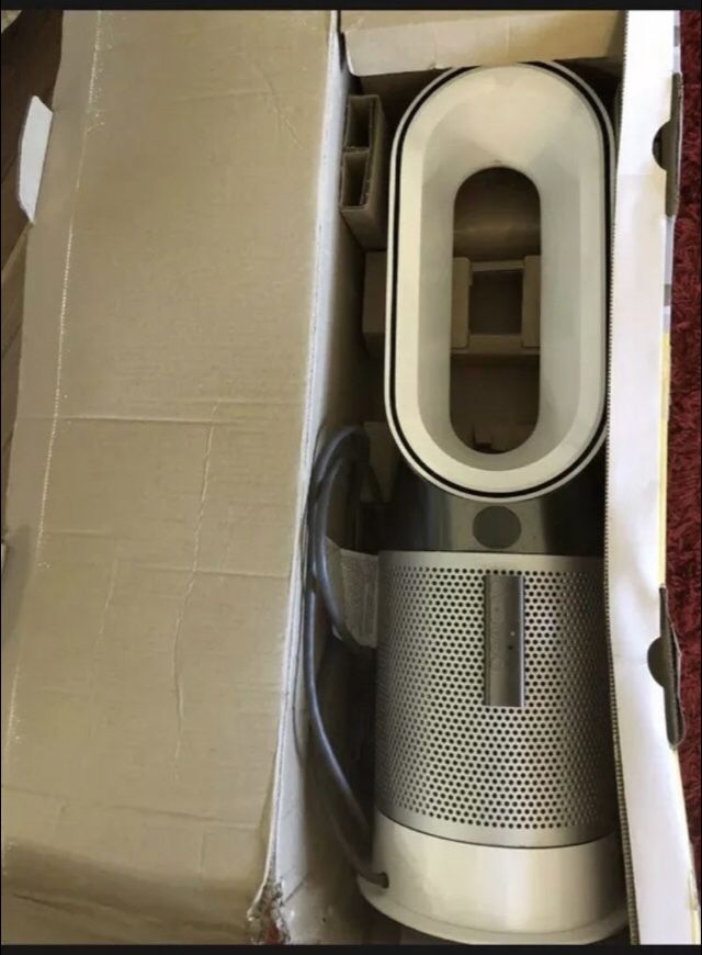 Dyson Pure Hot+Cool Link HEPA Air purifier Fan and Heater - HP04 - Grey / Silver.   In used - good condition .   Has two stage HEPA filters with 80 pe