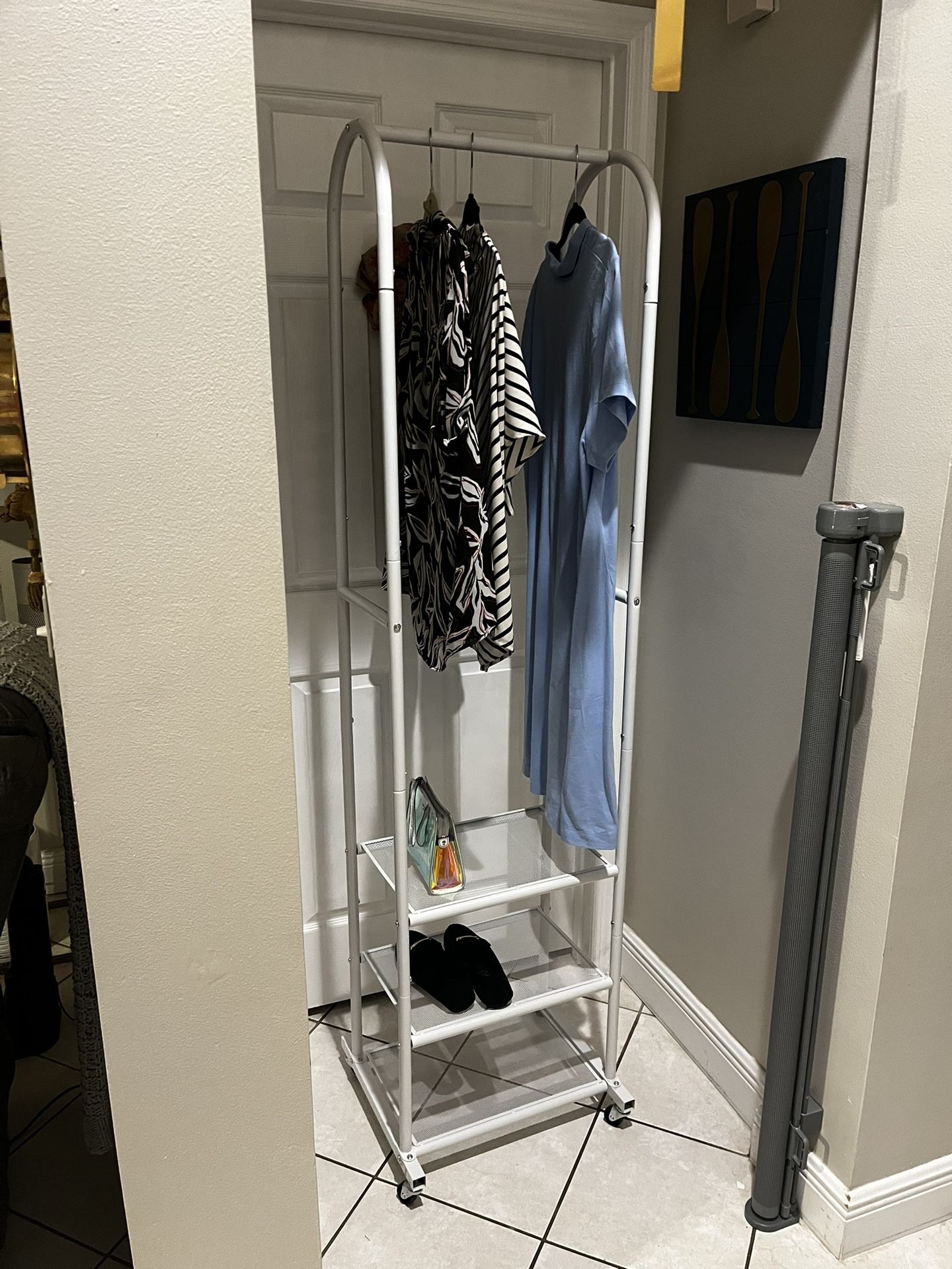 Clothing Rack Whit Wheels ( Clothes Not Included)