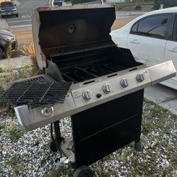 Char-Broil 4 Burner Gas Grill w Side Burner