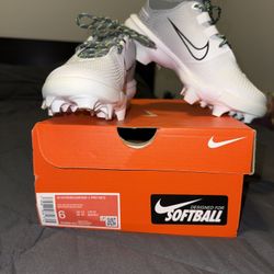 Size 6 Nike Hyperdiamond Clears