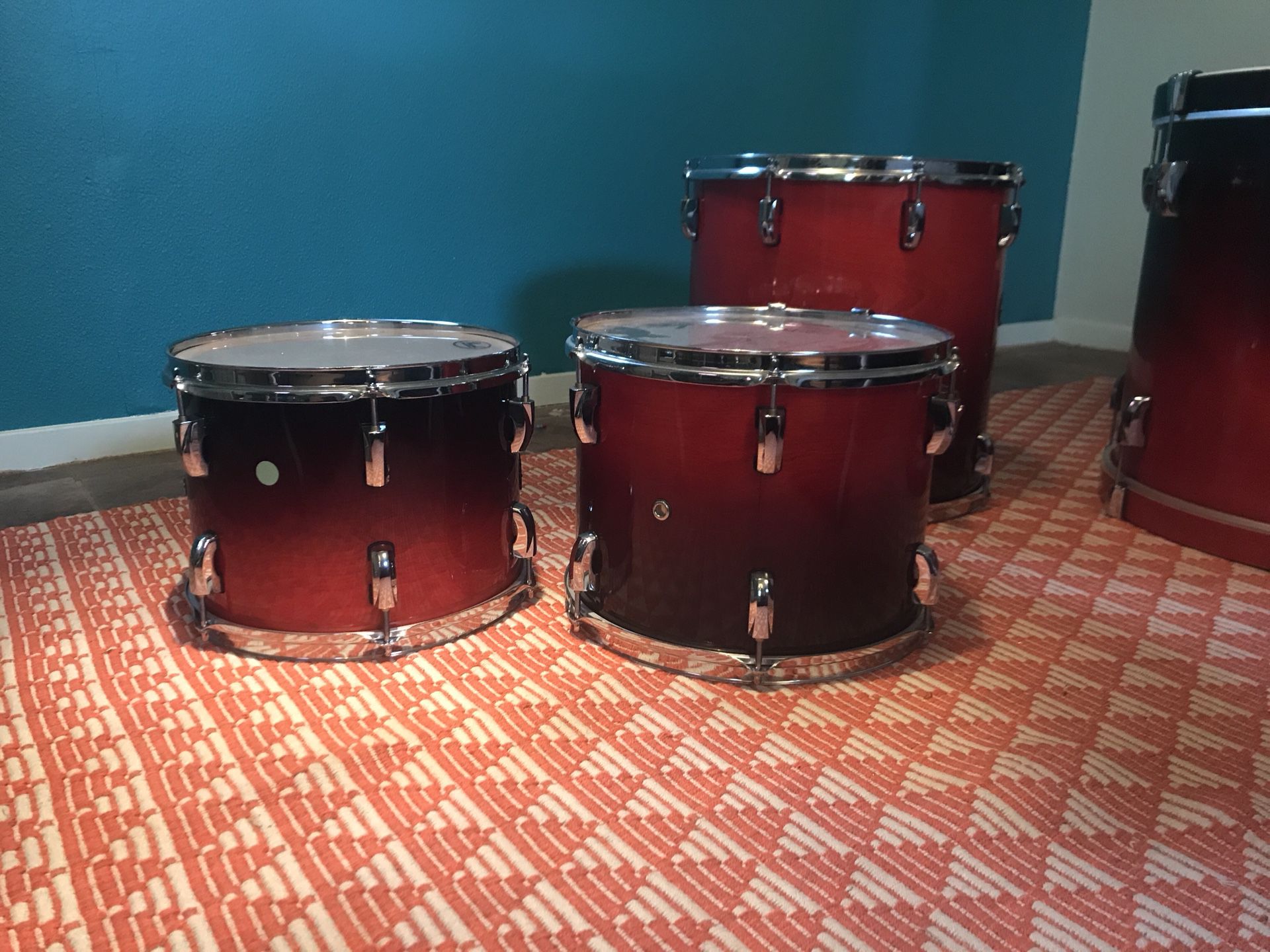 Brand new, never used Pearl Drum set with custom red fade paint job. In perfect condition and looking for a new home ✨😋
