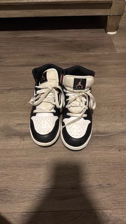 Jordan 1 Mid black and pink kids 7Y