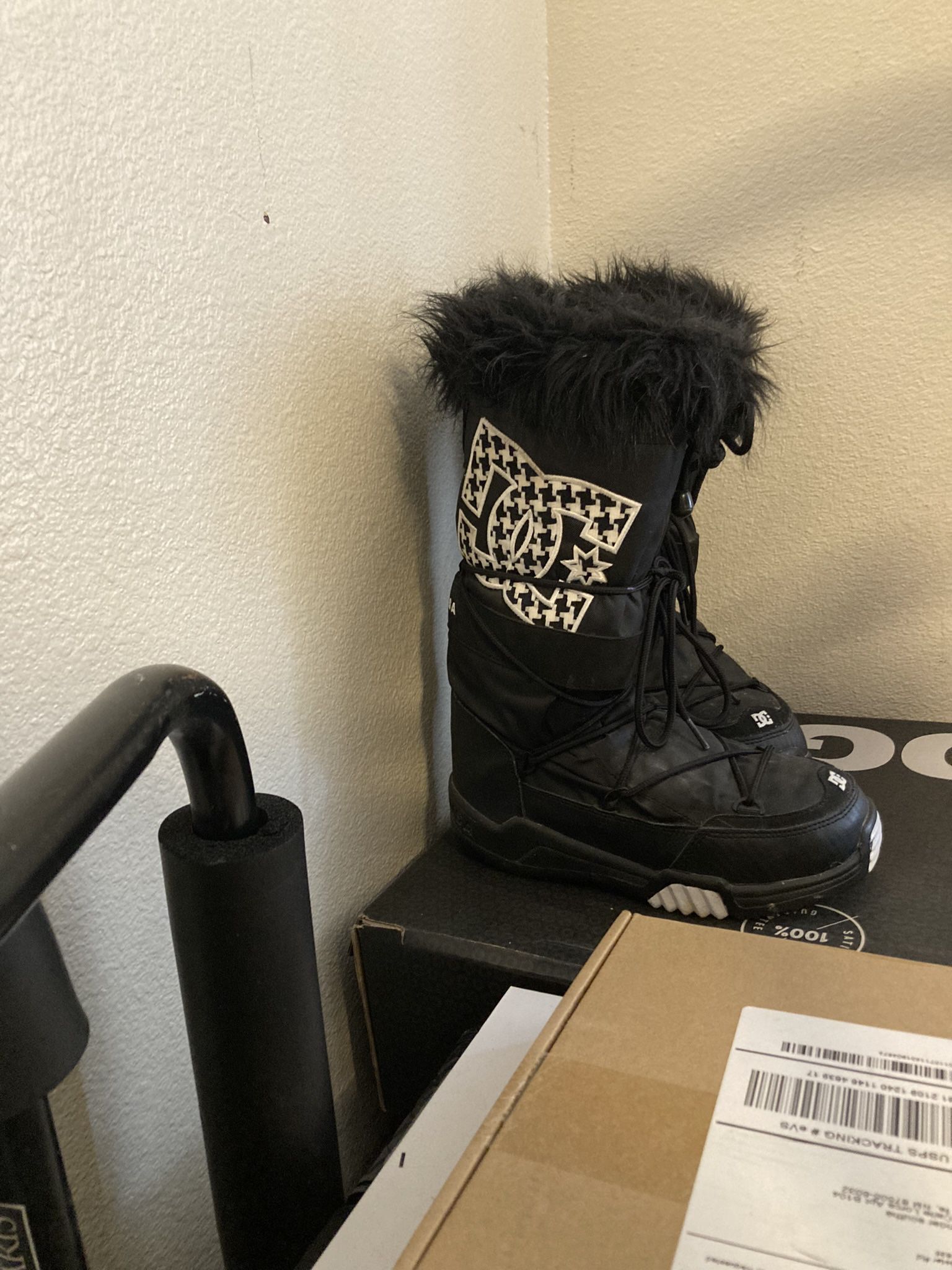 Woman’s Snow Boots Size 7.5