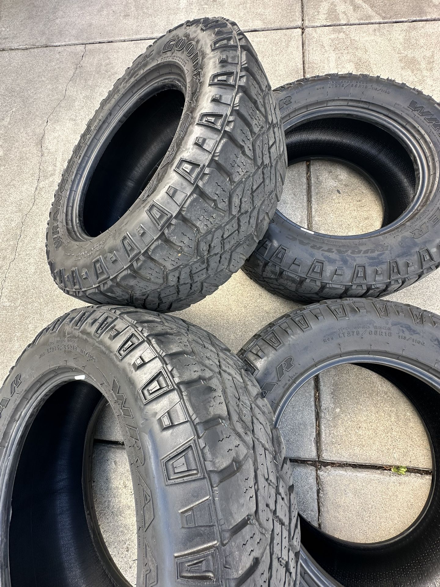 Tires 275/65/R18 Goodyear duratrac.
