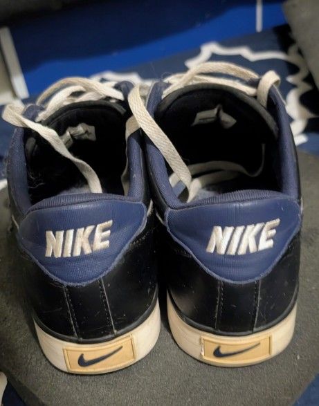 Nike Classic Sneakers - 11