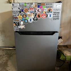 Mini Fridge 