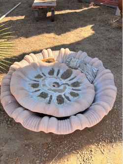2 Fountain bases