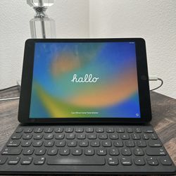 iPad 9th Generation 64 GB With Keyboard 