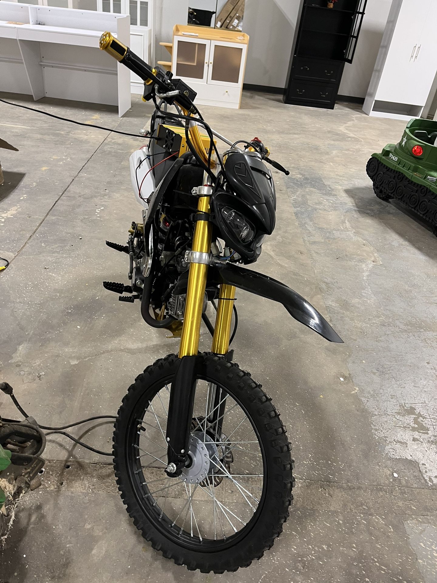（Cannot start, needs repair ）250cc Dirt Bike Dirt Bike Cross Pitbike 250cc RV Racing