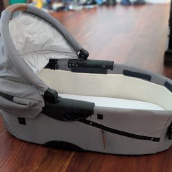 Mutsy Evo Stroller + Bassinet + accessories 