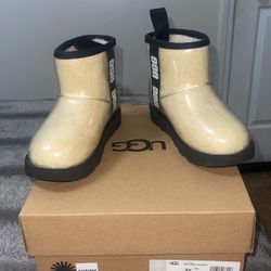 🚨Brand New “botas Classic Clear Mini II Size 13”🚨