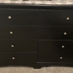 Dressers & Nightstand Set