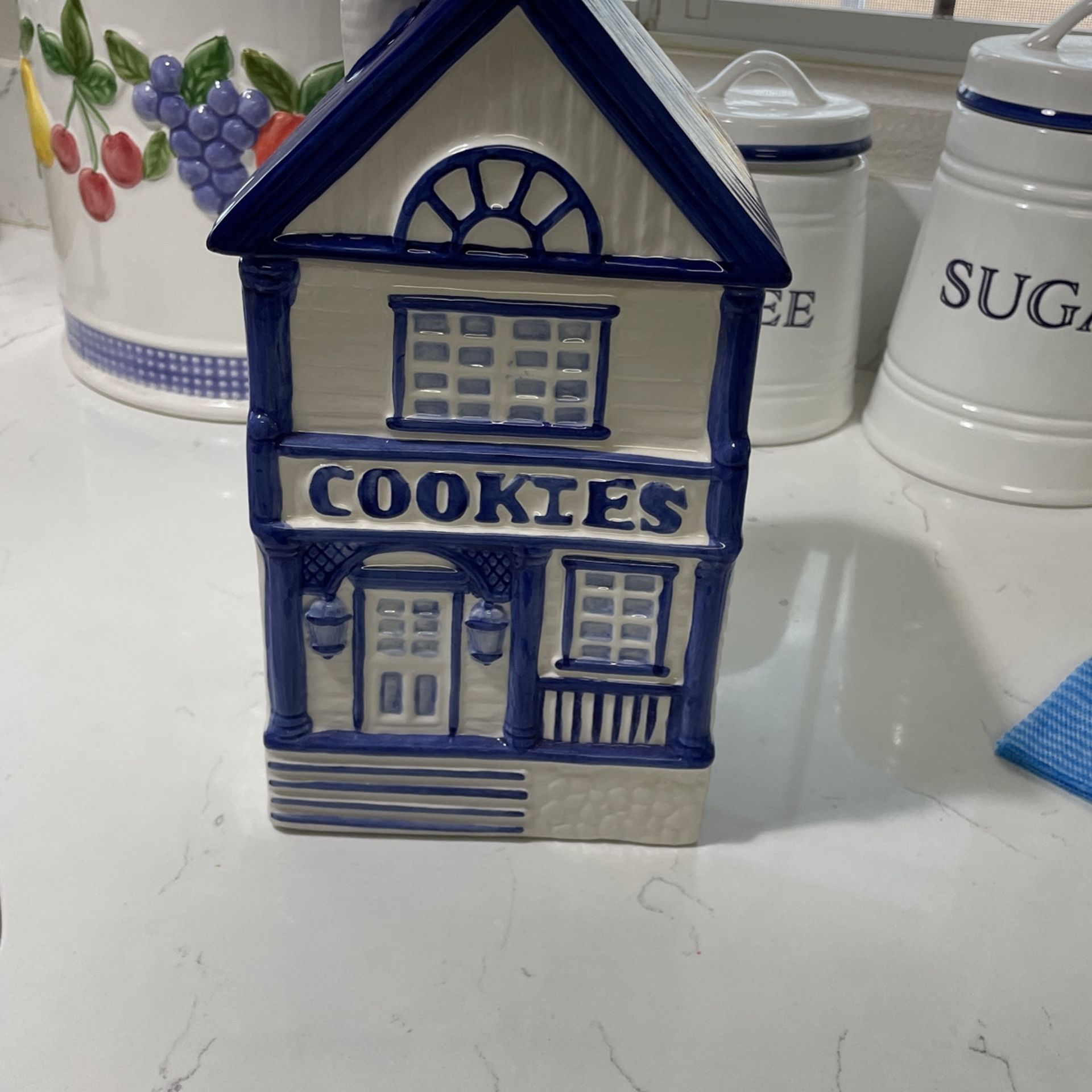 Cookie Jar - Ceramic