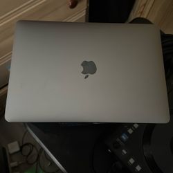 MacBook Pro 2022 13 Inch  256 Gb 